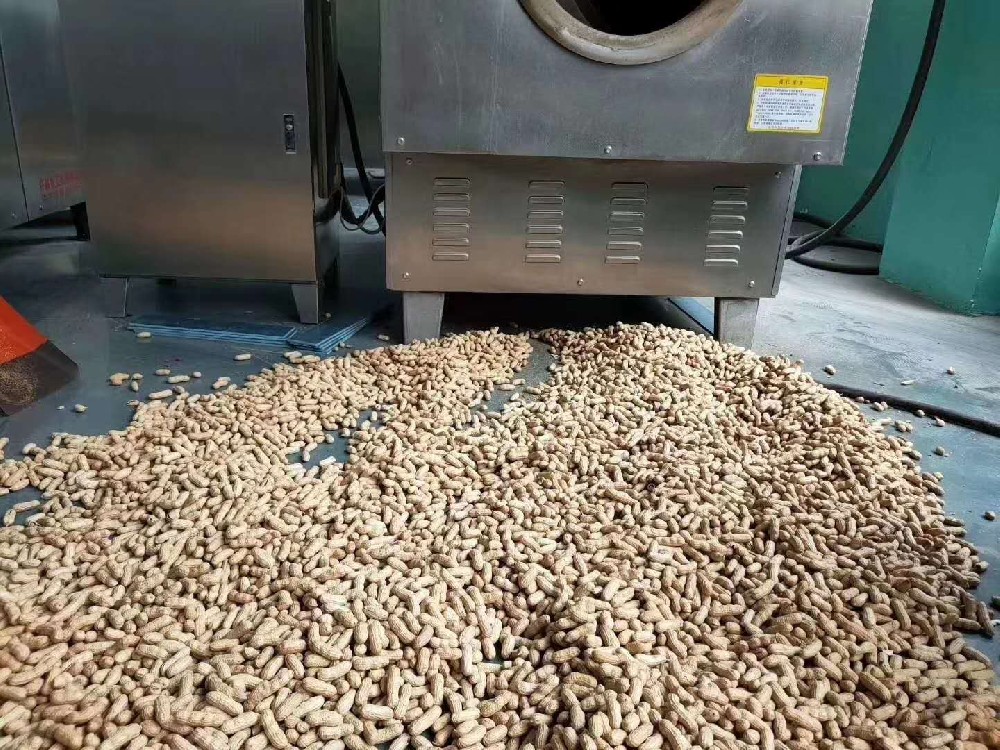 Customer from Hubei Province came to Chikemachinery for test peanut  roasting machine